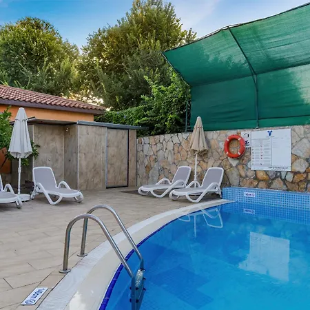Ozlem Garden 3*